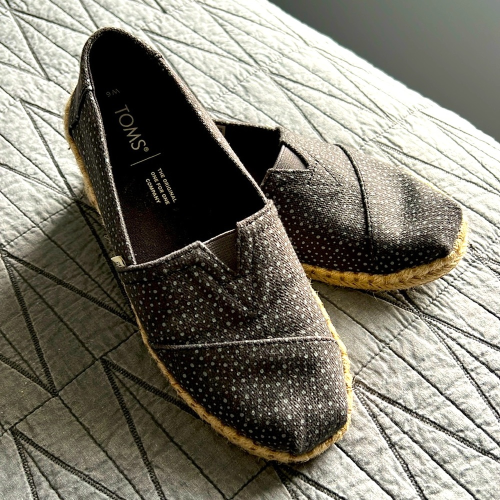 TOMS women’s espadrille flats